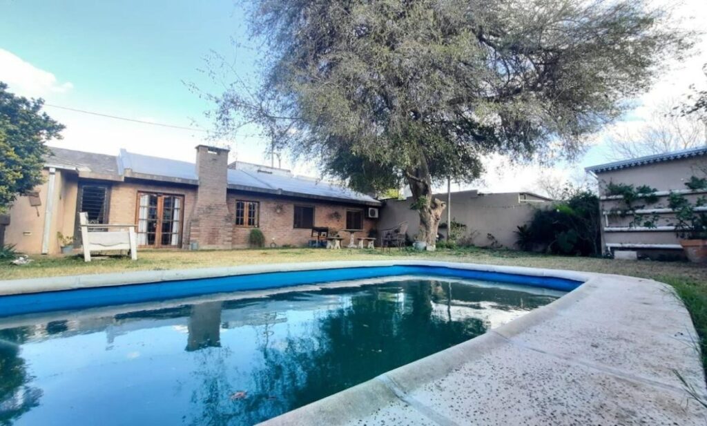 Casa 3 Dormitorios con Piscina / Pasaje Apacheta Nº 7946 Bº Cerro Norte diseño sin título 20251016 152931 0000