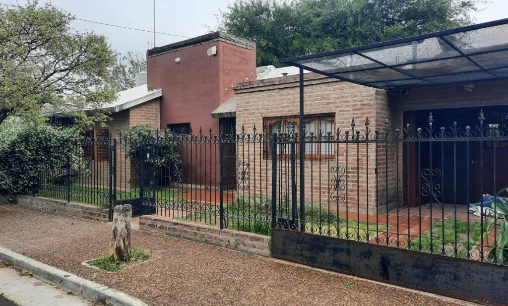 Casa 3 Dormitorios con Piscina / Pasaje Apacheta Nº 7946 Bº Cerro Norte diseño sin título 20251017 183837 0000
