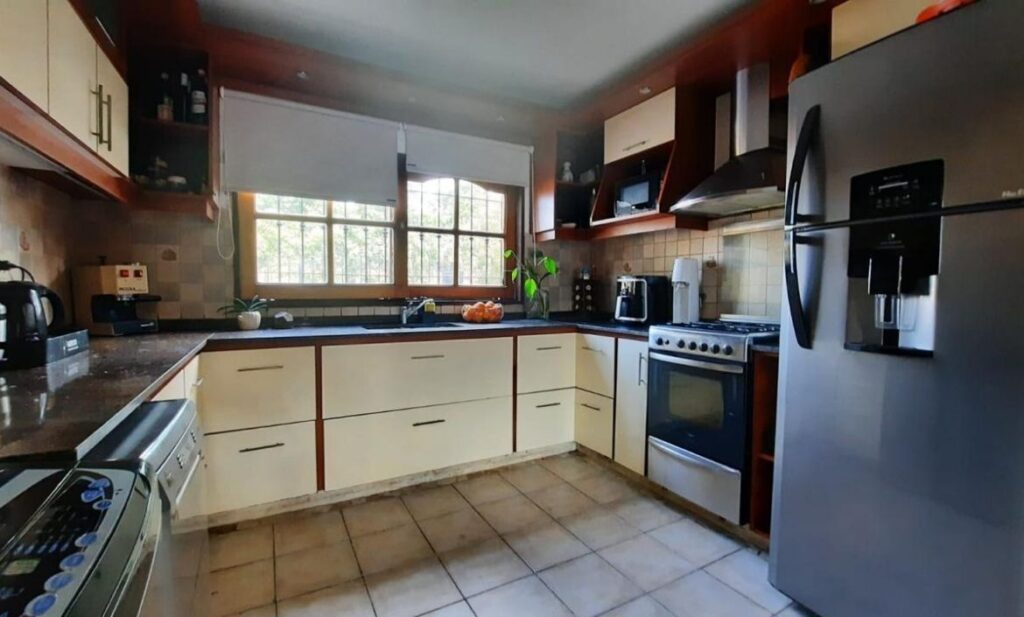 Casa 3 Dormitorios con Piscina / Pasaje Apacheta Nº 7946 Bº Cerro Norte diseño sin título 20251017 185235 0000