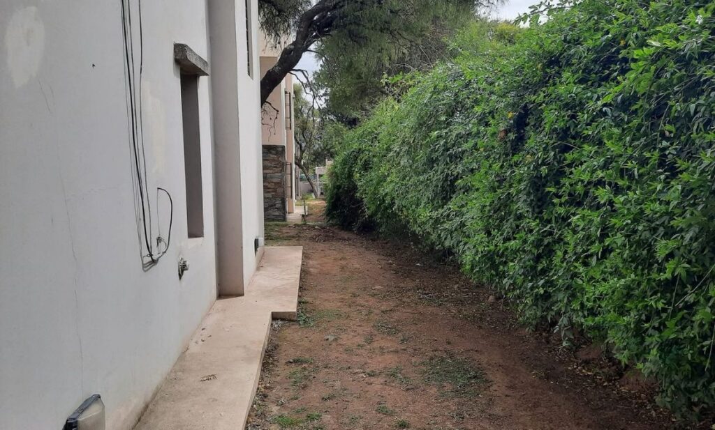 Casa 3 Dormitorios en Housing Cerrado / Hugo Wast Nº 248 Bº Jardines De Allende - Villa Allende diseño sin título 20251017 194502 0000