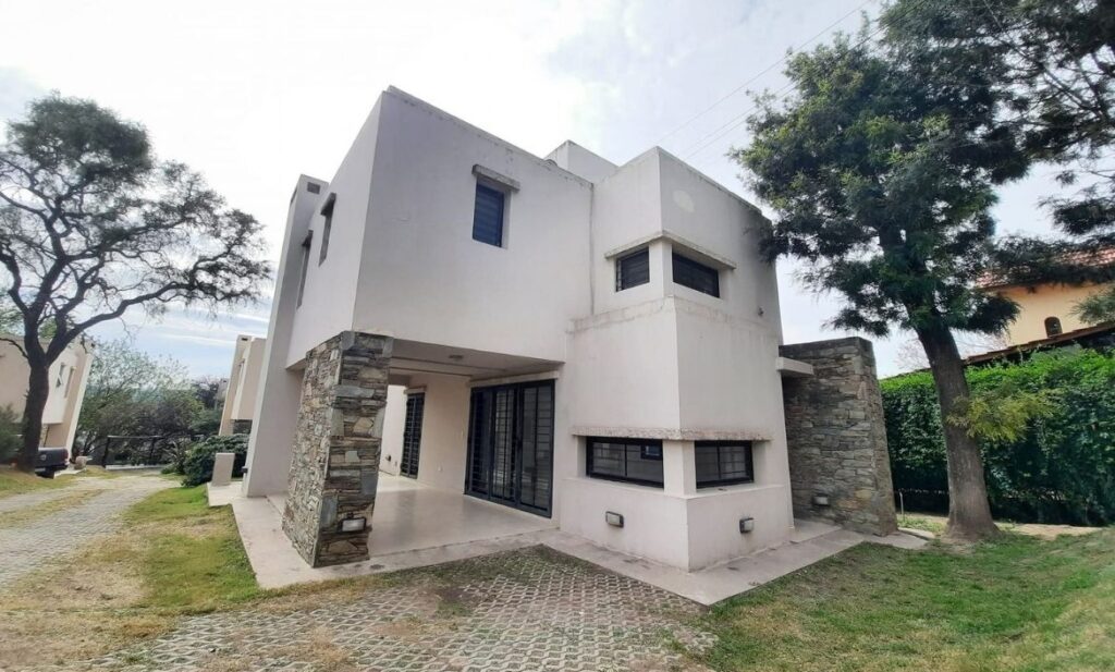 Casa 3 Dormitorios en Housing Cerrado / Hugo Wast Nº 248 Bº Jardines De Allende - Villa Allende diseño sin título 20251017 194625 0000