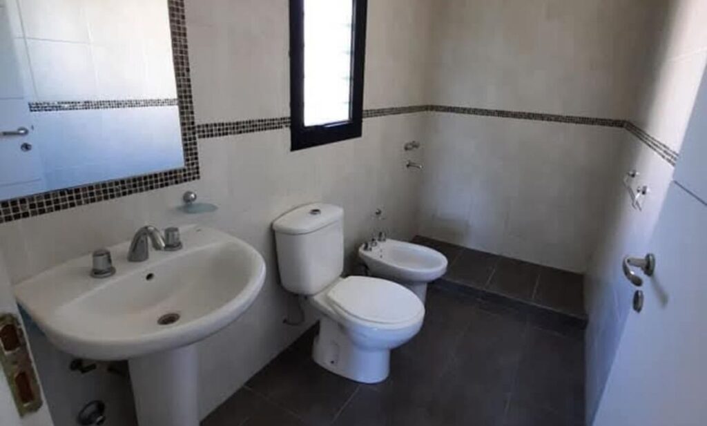 Casa 3 Dormitorios en Housing Cerrado / Hugo Wast Nº 248 Bº Jardines De Allende - Villa Allende diseño sin título 20251017 194804 0000