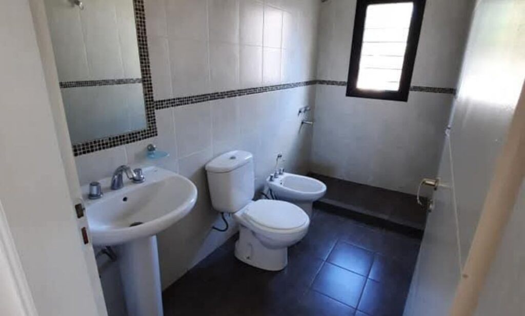 Casa 3 Dormitorios en Housing Cerrado / Hugo Wast Nº 248 Bº Jardines De Allende - Villa Allende diseño sin título 20251017 194839 0000