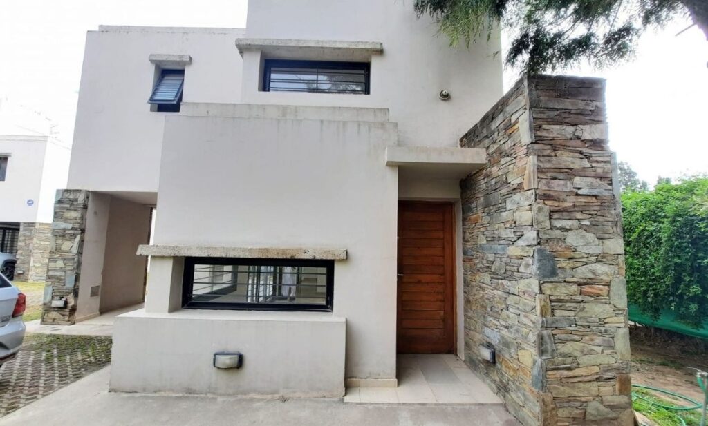 Casa 3 Dormitorios en Housing Cerrado / Hugo Wast Nº 248 Bº Jardines De Allende - Villa Allende diseño sin título 20251018 103647 0000