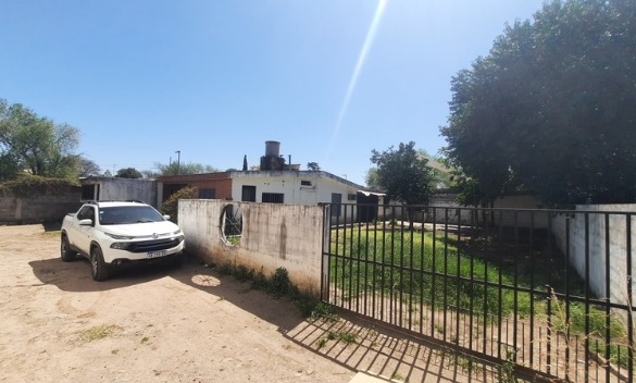 Casa 2 Dorm + Casa 1 Dorm a mts de Av. Bodereau. Calle Molleyaco N° 8682 B° Cerro Norte fa4f375a 6ba5 4eec b5ca f01f360450e7